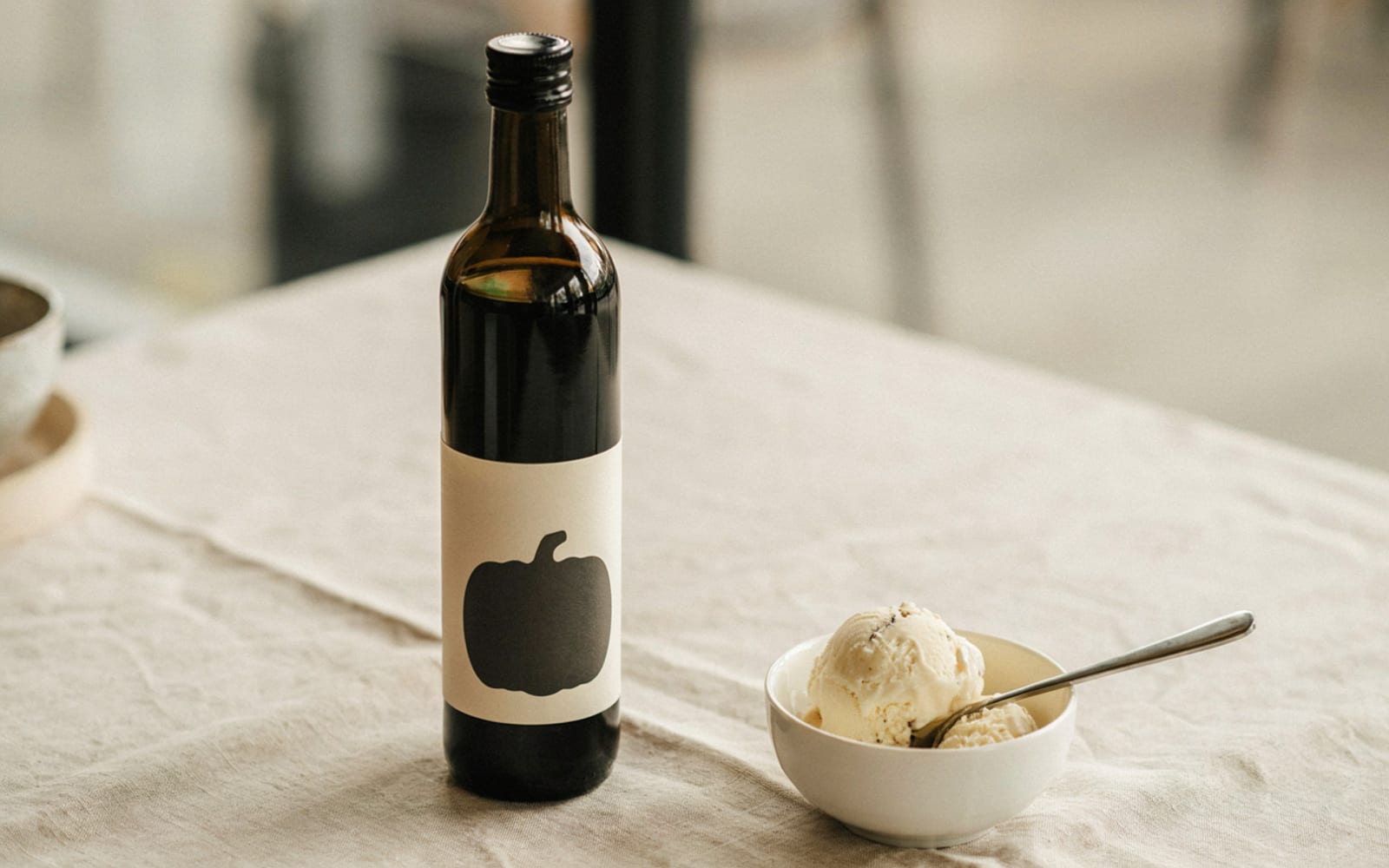 Aceite de semilla de calabaza sobre helado de vainilla – galería 1