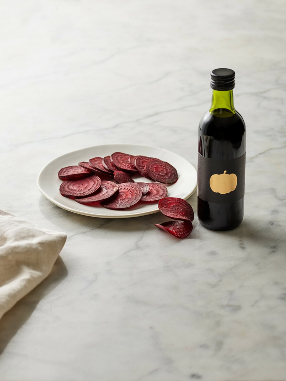 Carpaccio de remolacha con aceite de calabaza